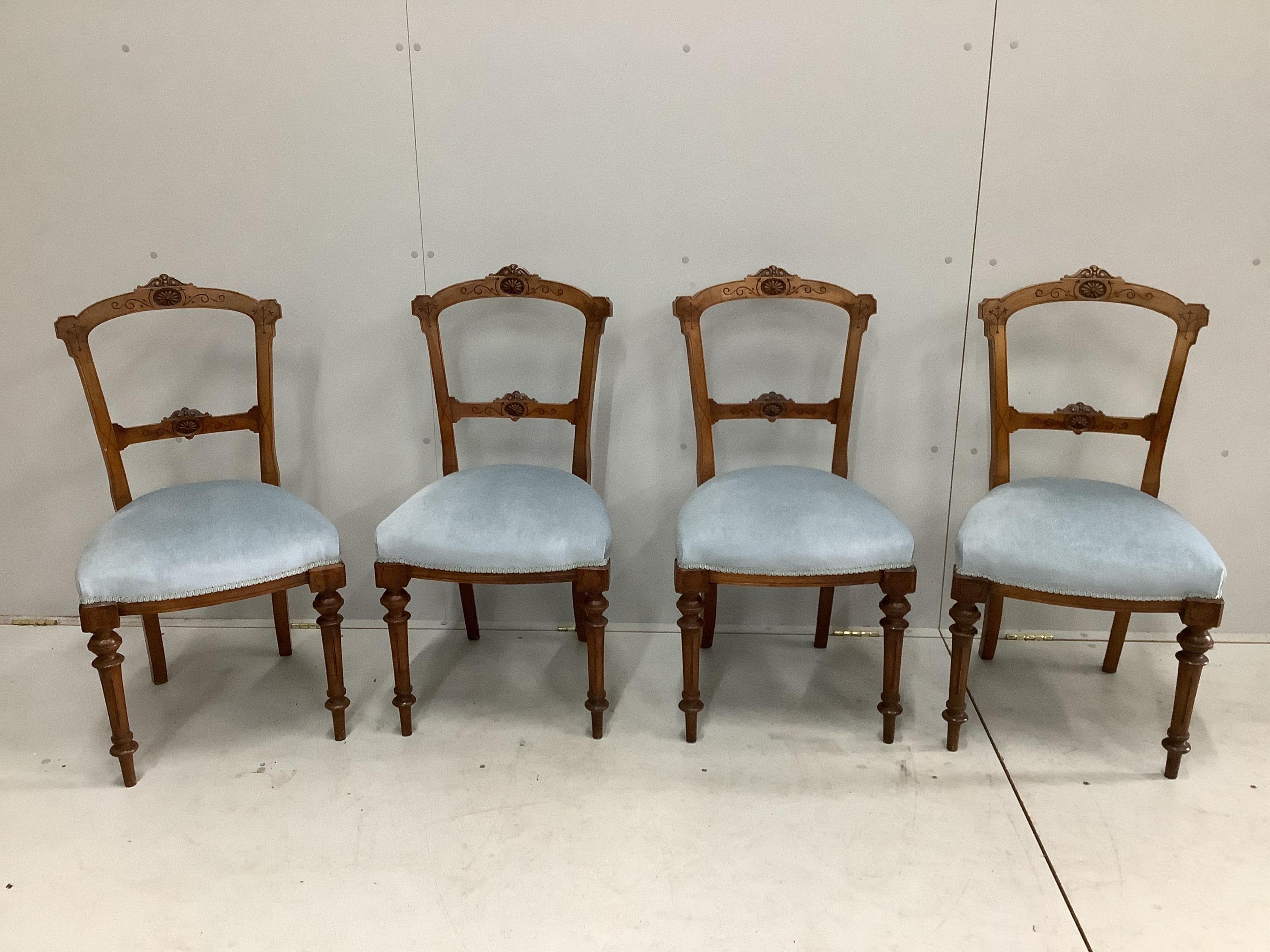 A Victorian figured walnut oval tilt top loo table, width 142cm, depth 104cm, height 72cm together with a set of four late Victorian walnut dining chairs